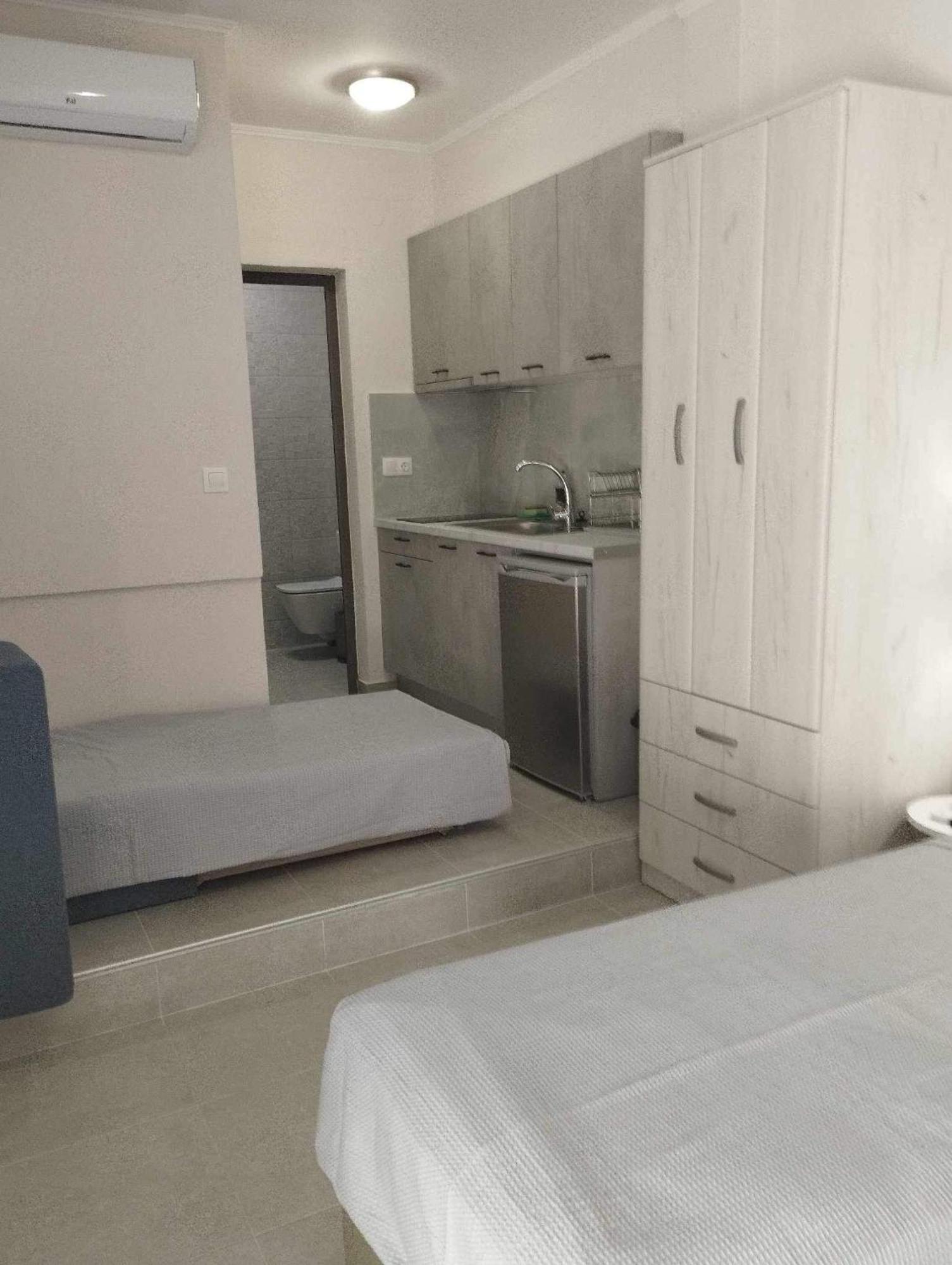 Daniela Apartments Nea Roda Exterior photo