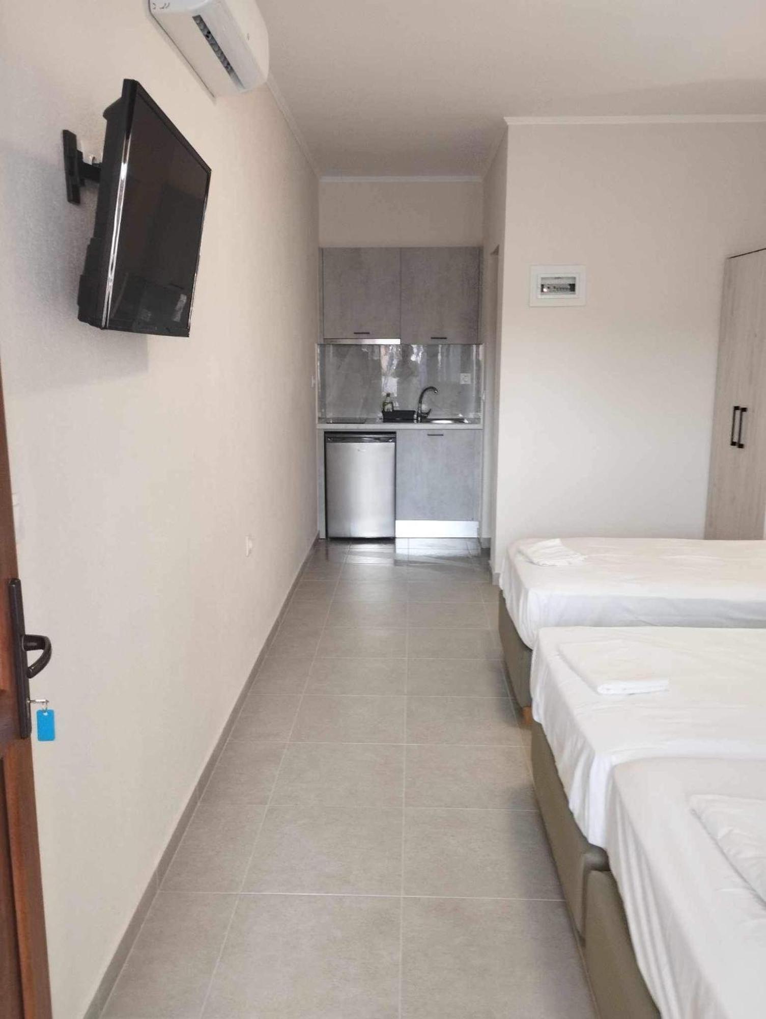 Daniela Apartments Nea Roda Exterior photo