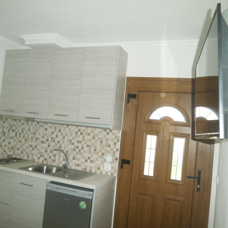 Daniela Apartments Nea Roda Exterior photo